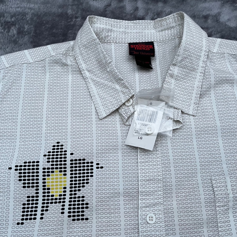 Stranger Things Our Universe Mens Large White Pixel Dragon D20 Button Down Shirt